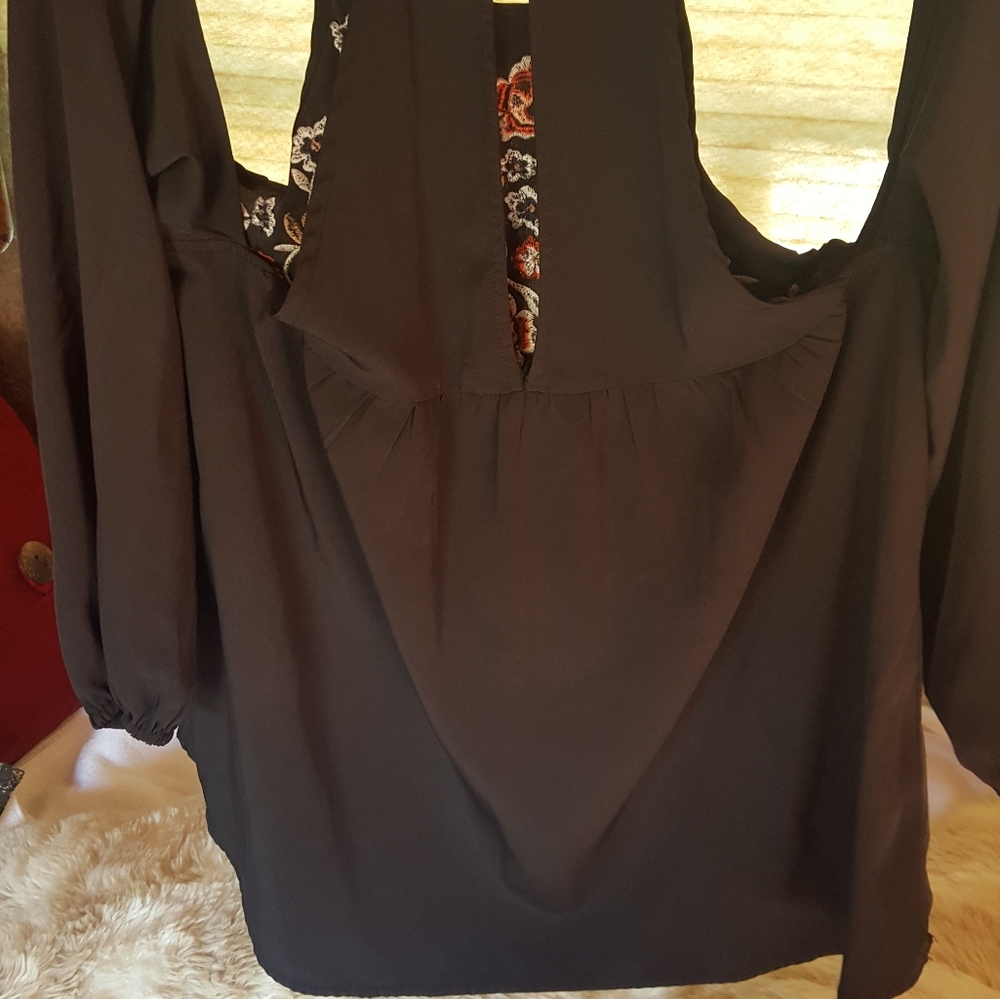 blouse - Picture 3 of 3